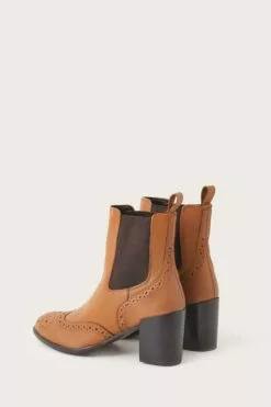 Monsoon Klassische Lederstiefel Im Budapester-Stil Mit Absatz, Braun 5 Monsoon Klassische Lederstiefel Im Budapester-Stil Mit Absatz, Braun -Winterschuhe Verkaufs-Shop D27873s3